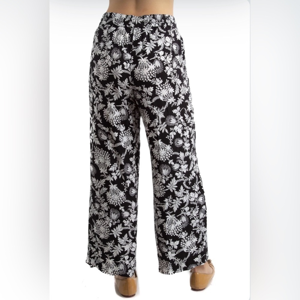 LOFT Black & White Floral Wide Leg Pants XS 100% Viscose - Picture 2 of 10